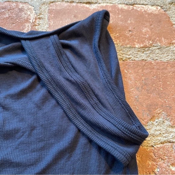 Navy blue CAbi Busy Tank size small summer fun - Picture 4 of 16